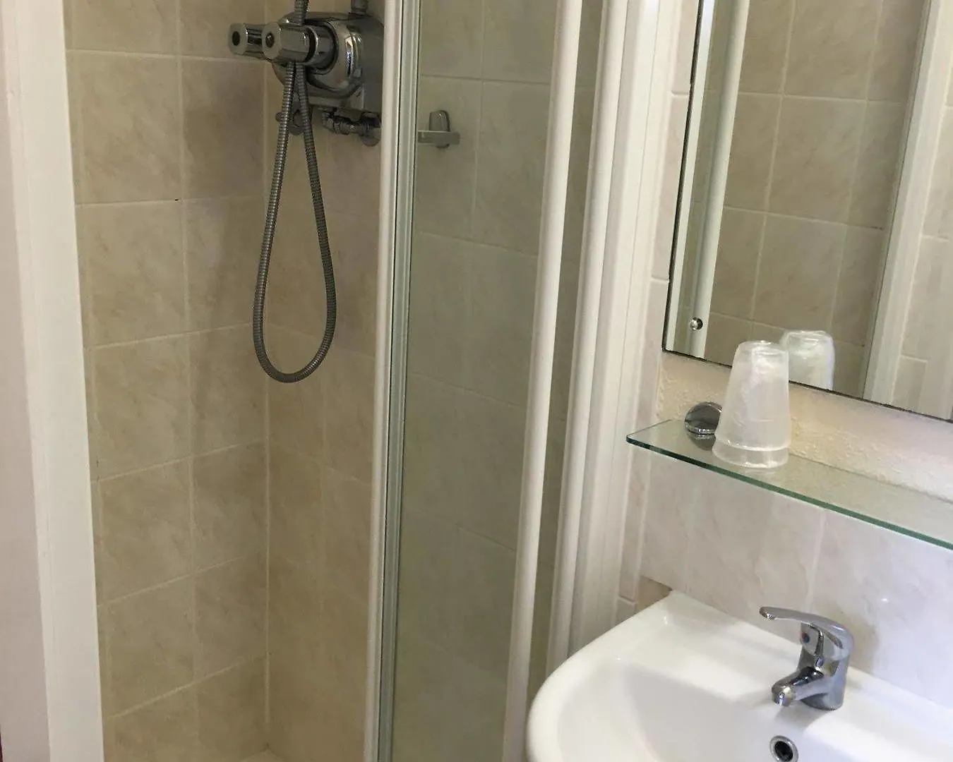**  Hotel Riviera By The Sea Bournemouth Regno Unito